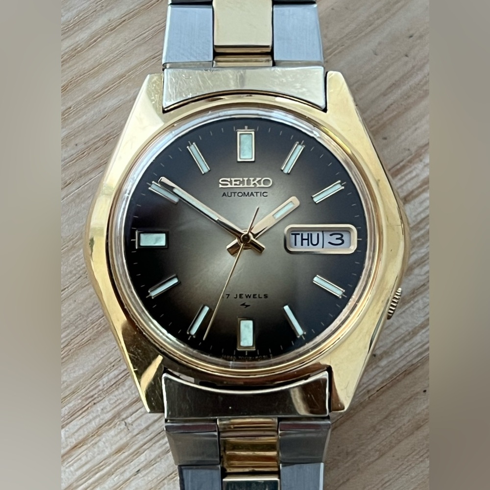 Seiko Automatic Men’s Watch Super Rare Color Dial Two-Tone Bracelet Date Window